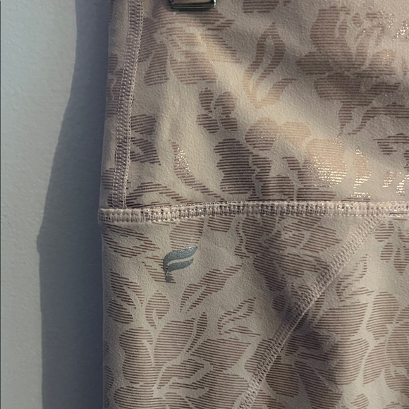 Fabletics Oasis Pure Luxe High Waisted Floral Foil 7/8 Legging - Picture 8 of 8